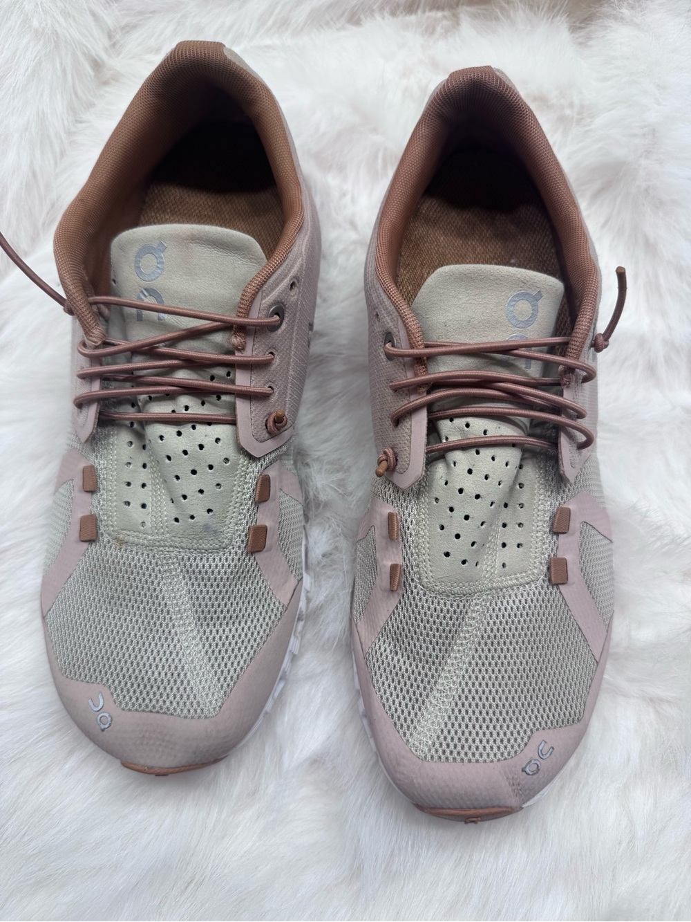 On Running Women’s Athletic Shoes in Light Gray and Dusty Rose